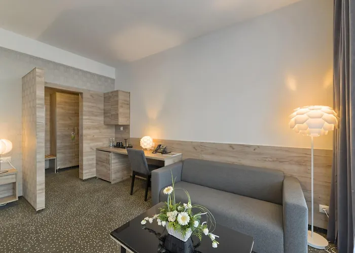 斯考特酒店 3* 琴斯托霍瓦